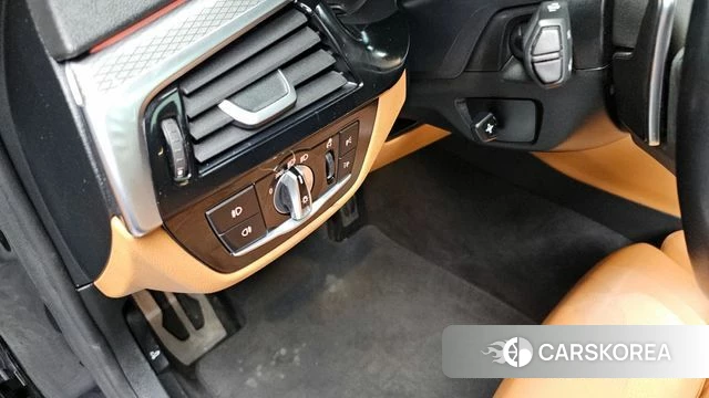 BMW 5 Series (G30) id 3829328 из Кореи 7