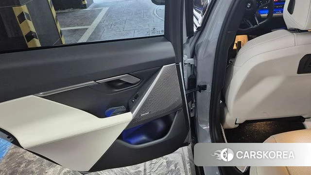 BMW 5 Series (G60) id 3837868 из Кореи 7