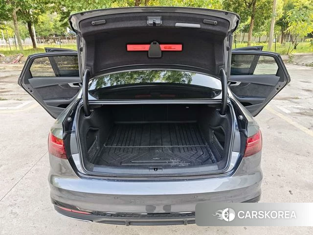 Audi A4L id 4298020 из Китая 7
