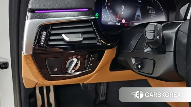 BMW 5 Series (G30) id 3629623 из Кореи 7