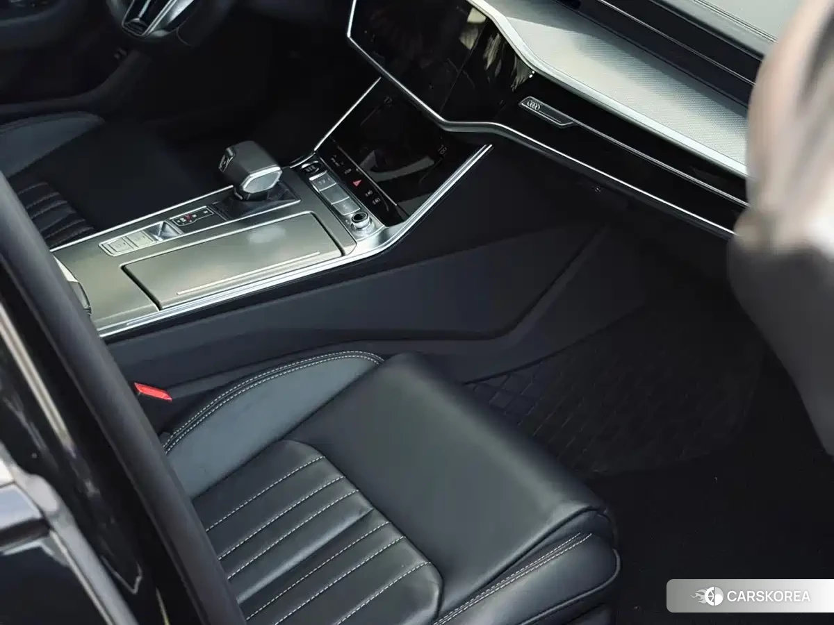 Audi A6L id 4548065 из Китая 8