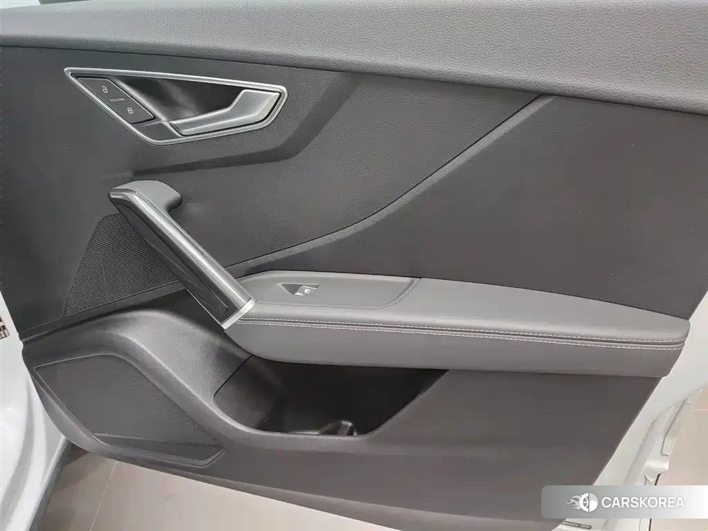 Audi Q2L id 4583603 из Китая 7
