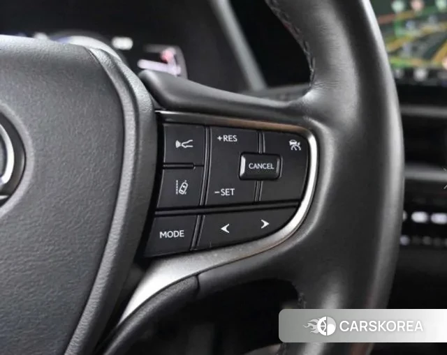 Lexus UX250h id 3052851 из Кореи 7