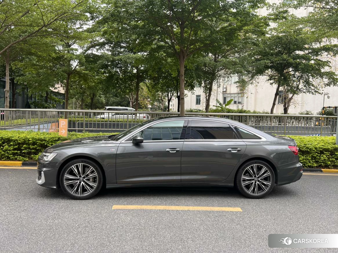 Audi A6L id 4462110 из Китая 7