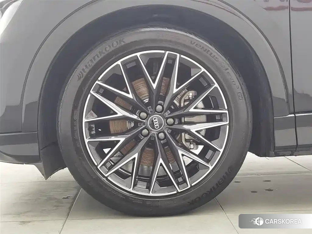 Audi Q5 e-tron id 4547556 из Китая 7