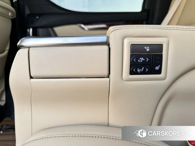 Toyota Elfa id 4272871 из Китая 7