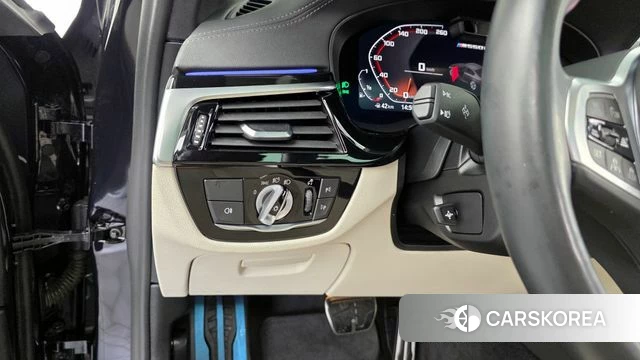 BMW 5 Series (G30) id 3965127 из Кореи 7