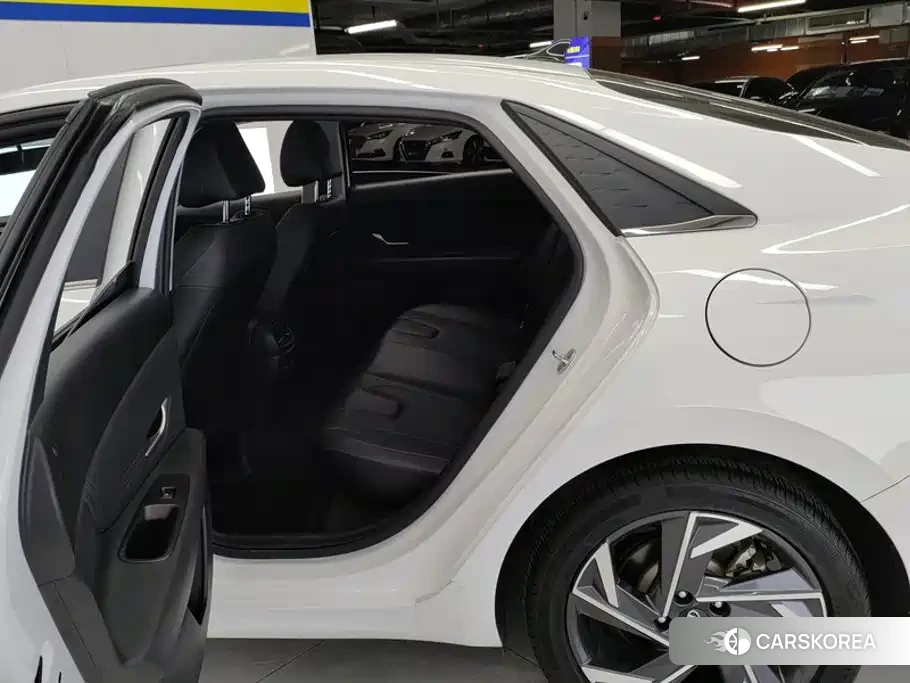 Hyundai Elantra id 4576406 из Китая 7