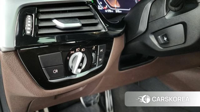 BMW 5 Series (G30) id 3934705 из Кореи 7