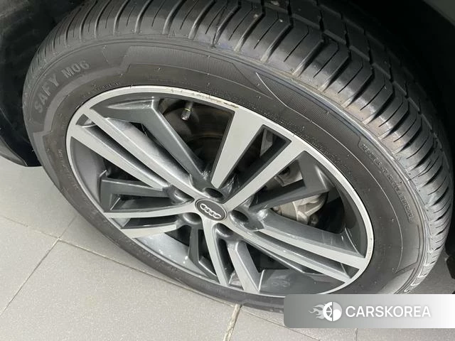 Audi Q5L id 4238088 из Китая 7