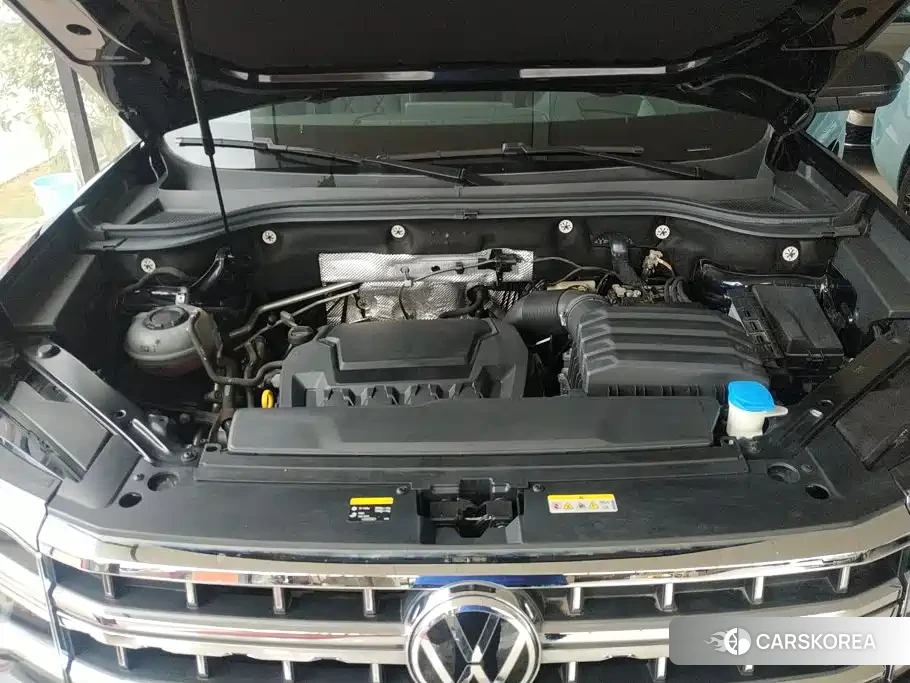 Volkswagen Touareg id 4686274 из Китая 7