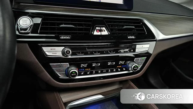 BMW 5 Series (G30) id 3795686 из Кореи 7