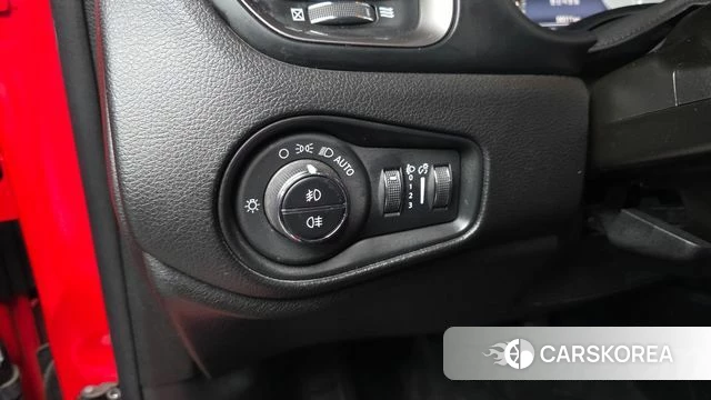 Jeep Renegade id 3879142 из Кореи 7