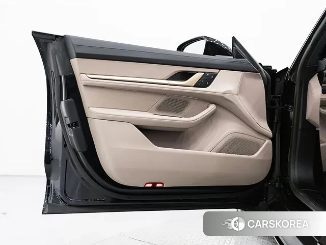 Porsche Taycan id 3701174 из Кореи 7