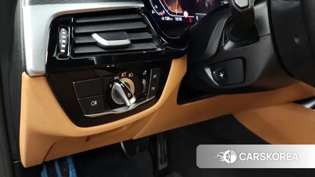 BMW 5 Series (G30) id 3342074 из Кореи 7