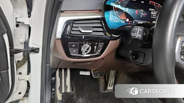 BMW 5 Series (G30) id 3045032 из Кореи 7