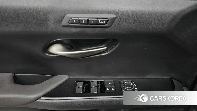 Lexus UX250h id 4459292 из Кореи 7