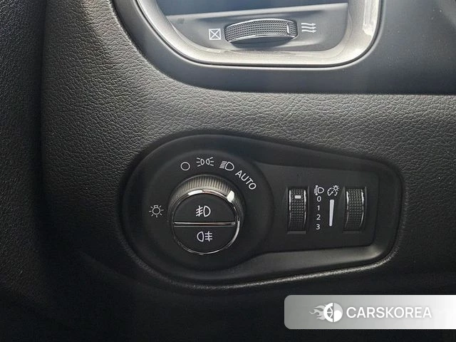 Jeep Renegade id 3806236 из Кореи 7