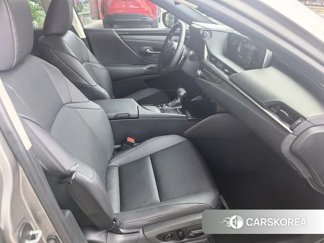 Lexus ES id 4259218 из Китая 7