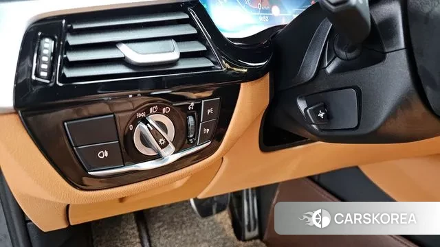 BMW 5 Series (G30) id 3716497 из Кореи 7