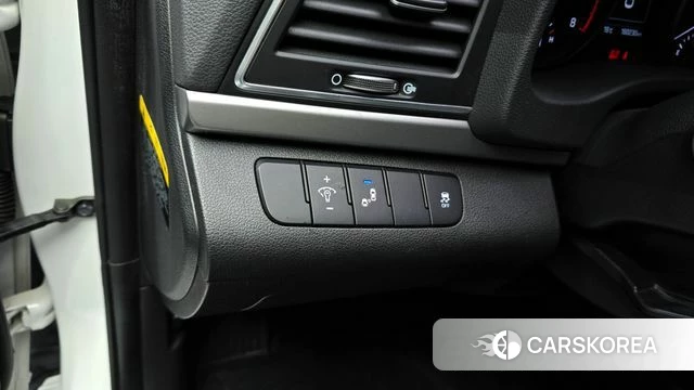 Hyundai Avante AD id 3867569 из Кореи 7