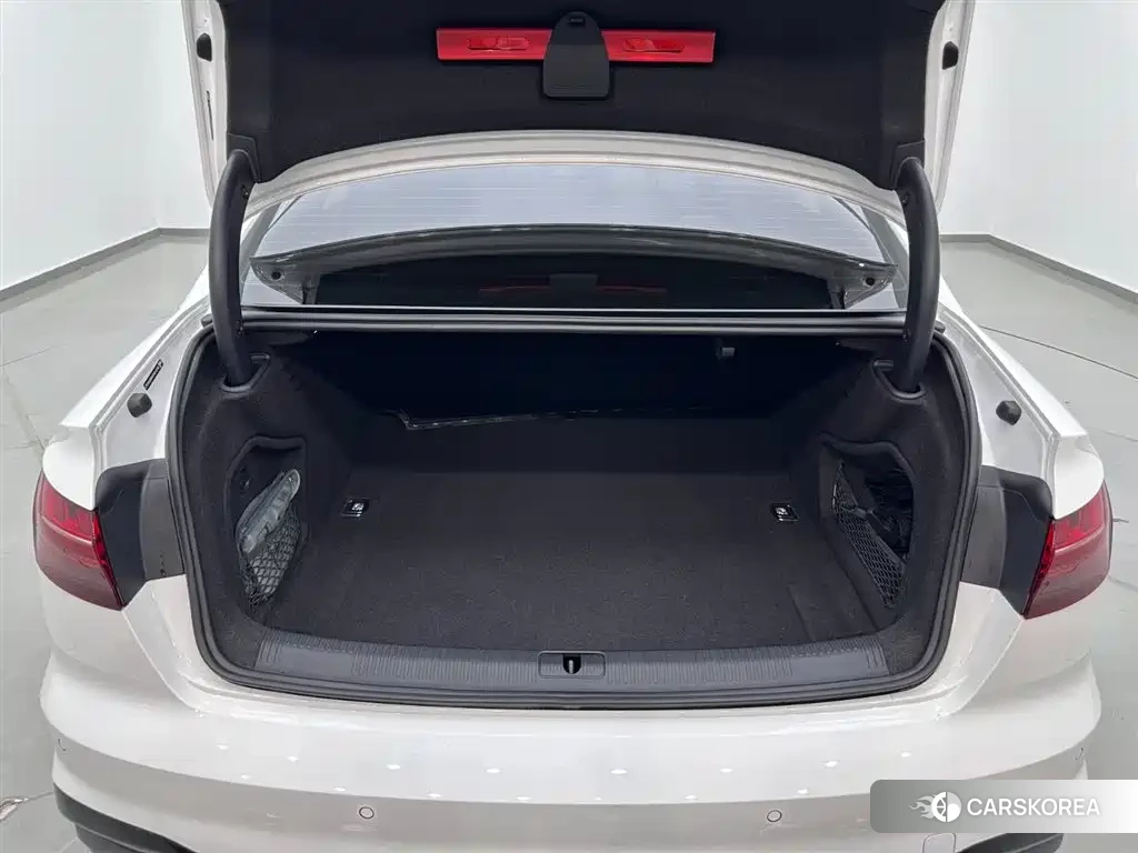 Audi A4L id 4600645 из Китая 7