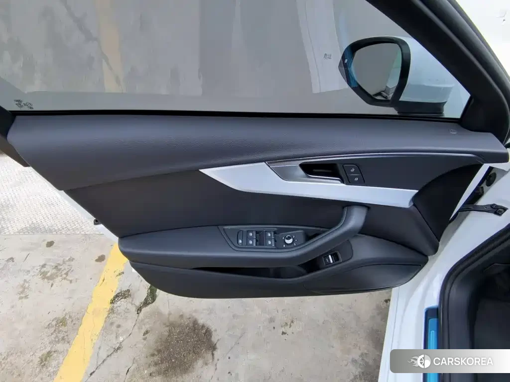 Audi A4L id 4654974 из Китая 7