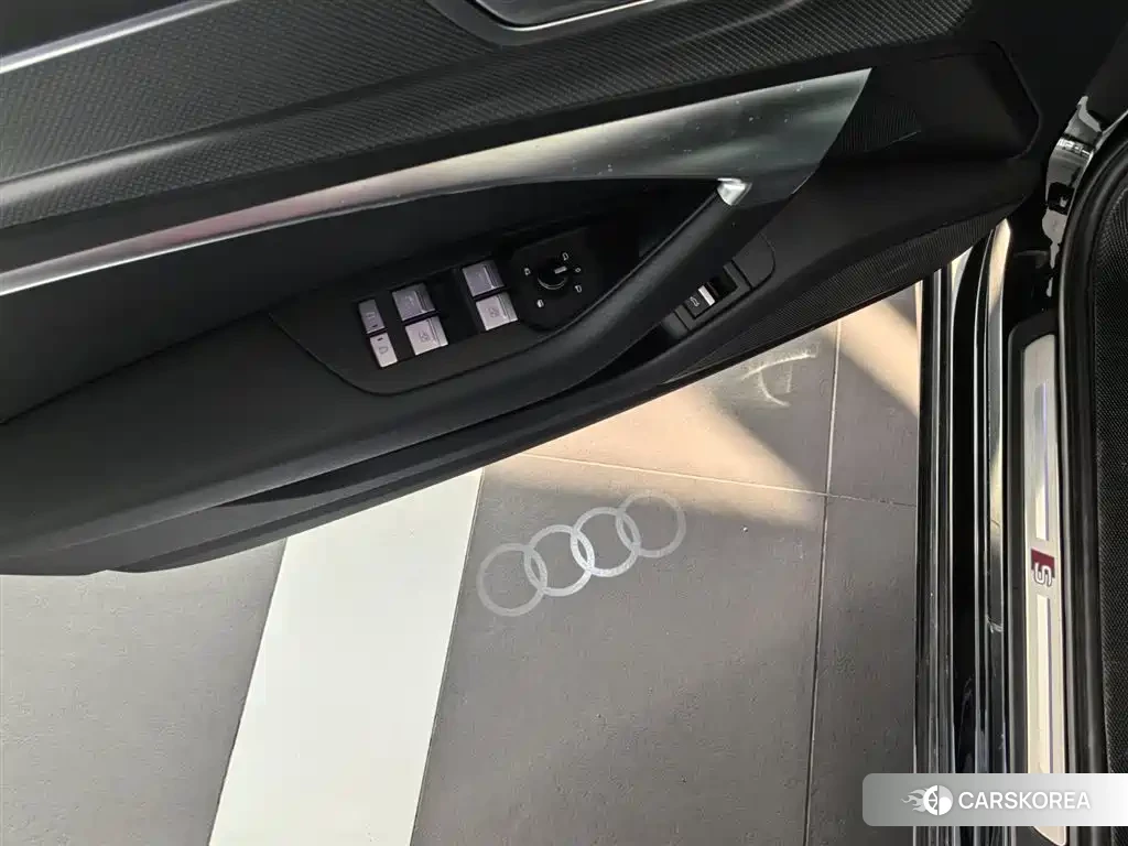 Audi A6L id 4547562 из Китая 7