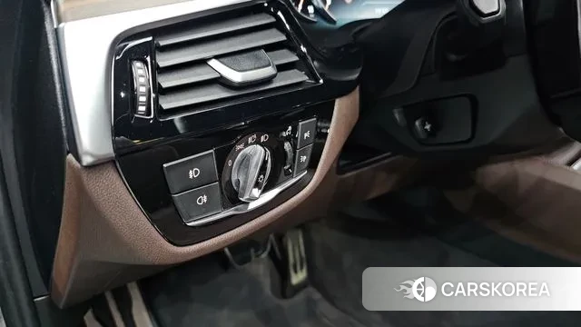 BMW 5 Series (G30) id 3284774 из Кореи 7