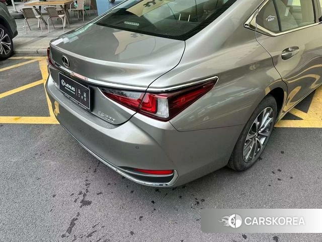 Lexus ES id 4393355 из Китая 7