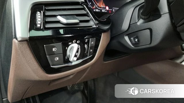 BMW 5 Series (G30) id 3924211 из Кореи 7