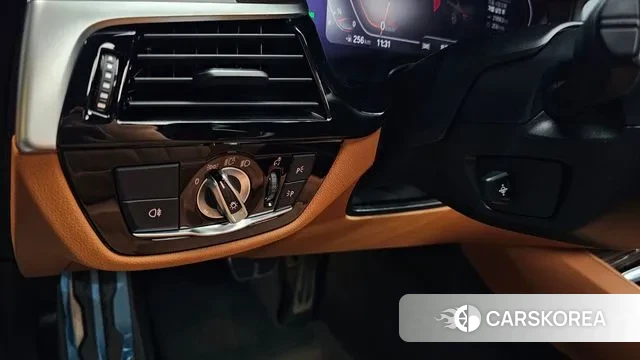 BMW 5 Series (G30) id 2915981 из Кореи 7