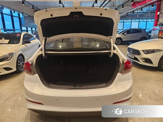 Hyundai Avante AD id 3873842 из Кореи 7