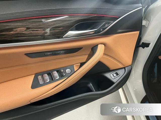 BMW 5 Series (G30) id 3819522 из Кореи 7