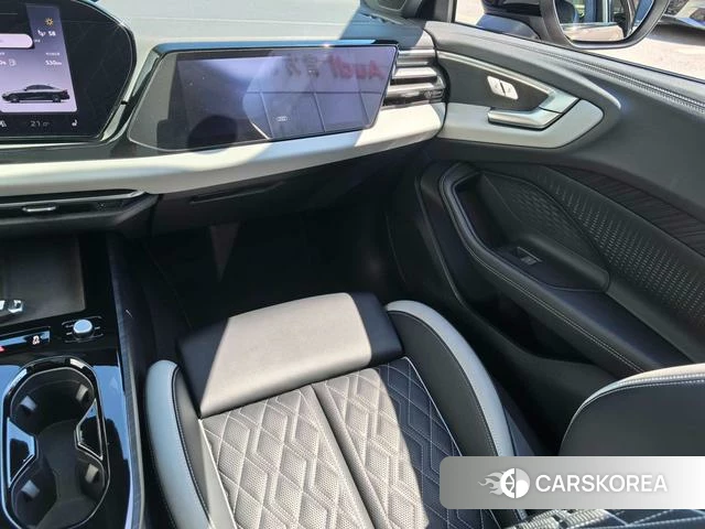 Audi A5L id 4301445 из Китая 7