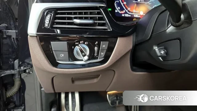 BMW 5 Series (G30) id 3002590 из Кореи 7