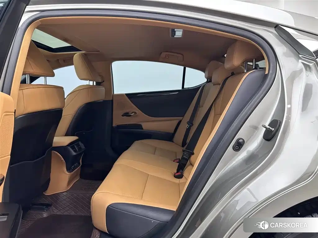 Lexus ES id 4649407 из Китая 8