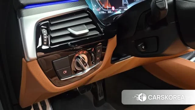 BMW 5 Series (G30) id 3389290 из Кореи 7