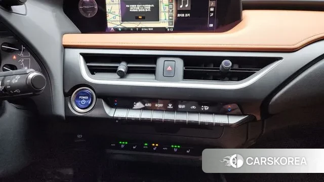 Lexus UX250h id 3611695 из Кореи 7