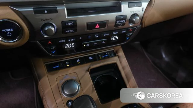 Lexus New ES300h id 4626447 из Кореи 7