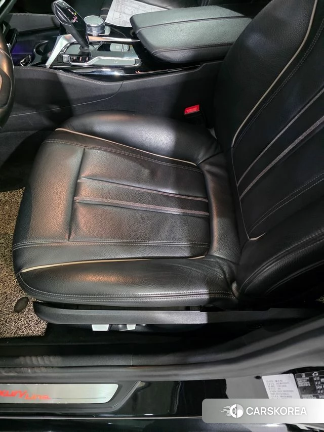 BMW 5 Series (G30) id 4269449 из Кореи 7