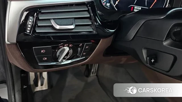 BMW 5 Series (G30) id 3449826 из Кореи 7