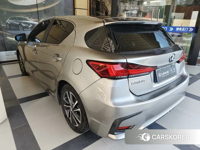Lexus CT id 4272680 из Китая 7