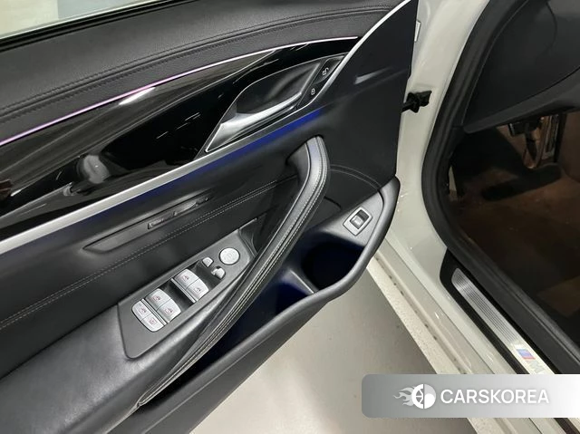 BMW 5 Series (G30) id 3861141 из Кореи 7