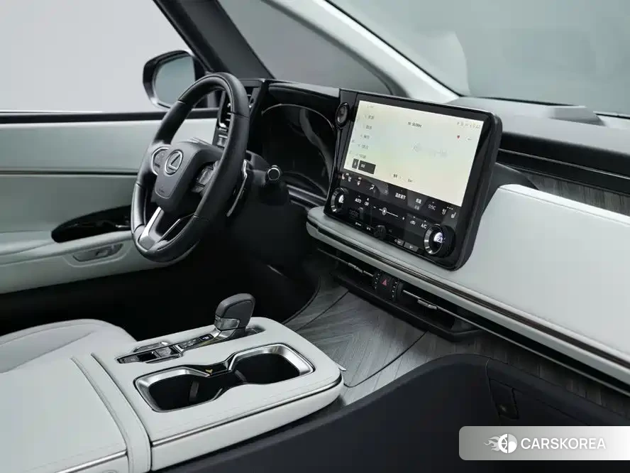 Lexus LM id 4686055 из Китая 7