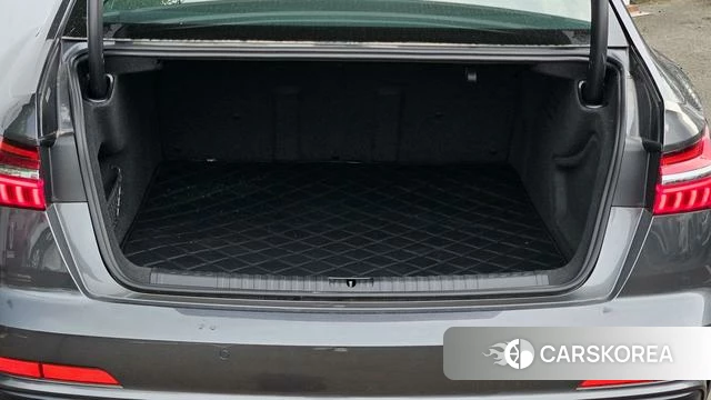 Audi A6L id 4217403 из Китая 7