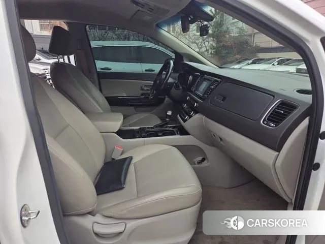 Kia All New Carnival id 3510279 из Кореи 7