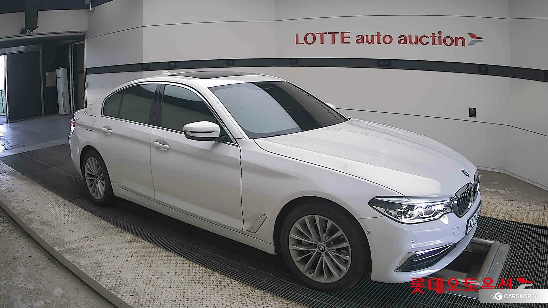 BMW  530i Luxury id 4902319 из Кореи 7