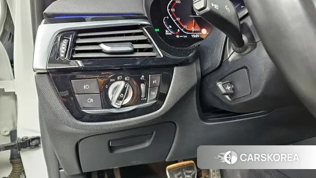 BMW 5 Series (G30) id 3778514 из Кореи 7