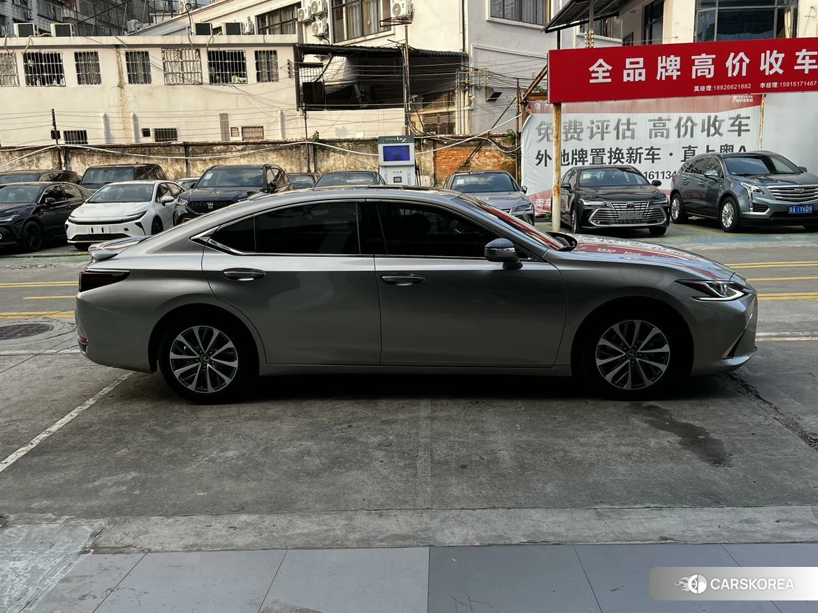 Lexus ES id 4515207 из Китая 7